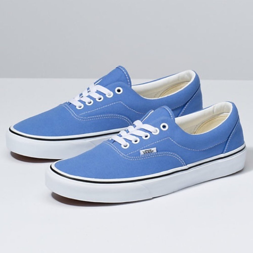 EUC - VANS Authentic Lace Up